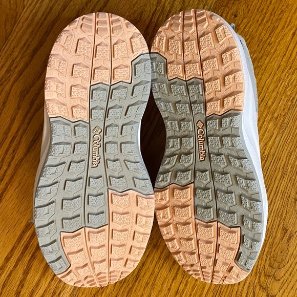 EUC Columbia Trail Shoe, Gray - Picture 5 of 5